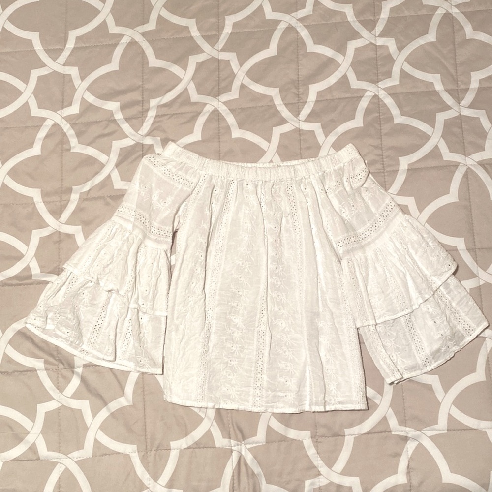 Elegant Off shoulder blouse. Brand: Rebellion again. Size: M.